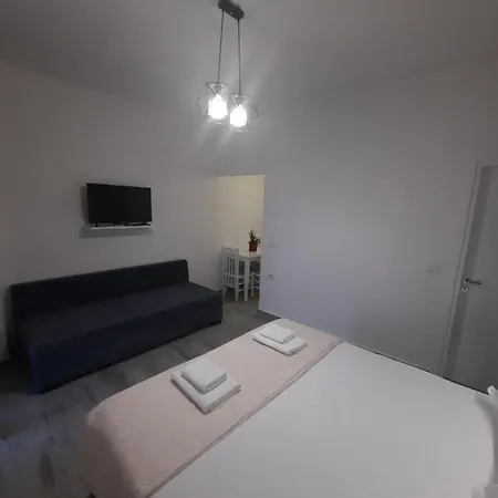 בית הארחה Nora's 3*