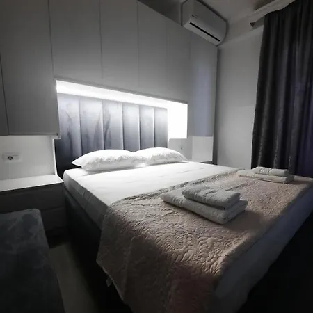 Nora's * Sarandë