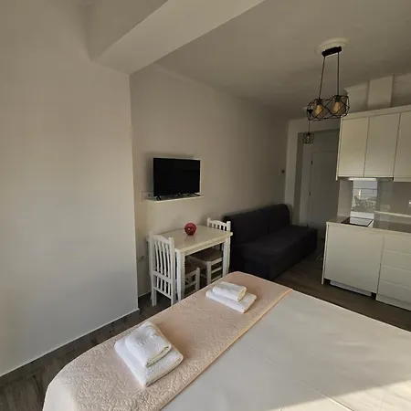 Nora's Sarandë