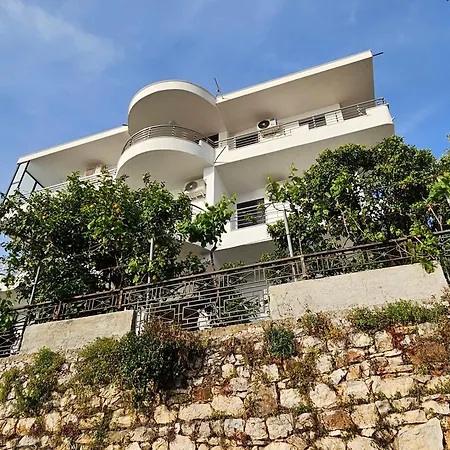 Pensión Nora's Sarandë