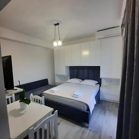 Nora's 3* Sarandë